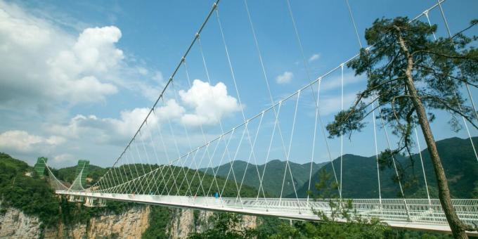 Scariest bridges: Zhangjiajie glass bridge