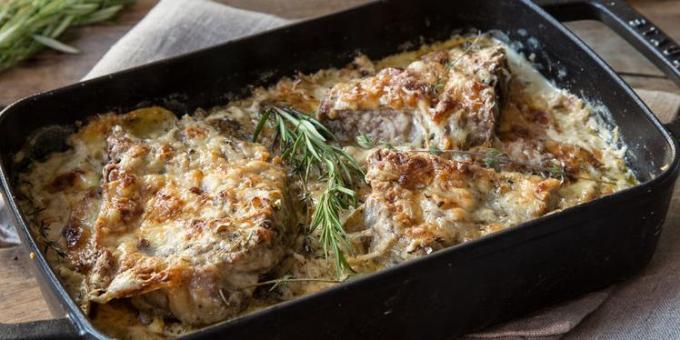 Pork chops with sour cream, mustard and cheese