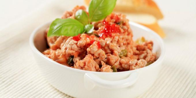 Fried minced meat with onions and herbs