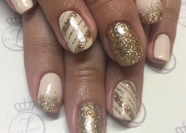 Manicure with glitter