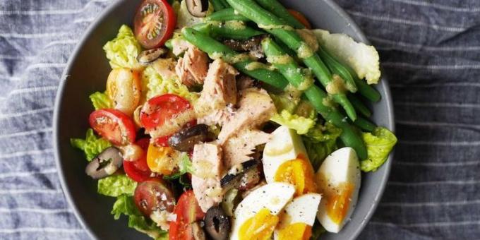 Salad with eggs, tuna, olives and green beans