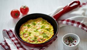 Omelet with shrimp and leek