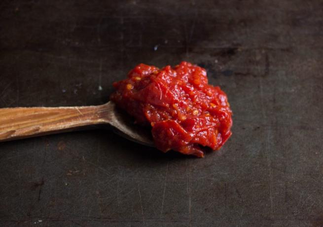 tomato jam: jam spoon