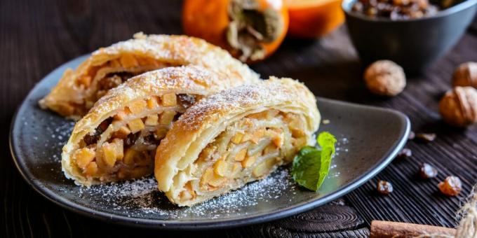 Strudel with persimmon