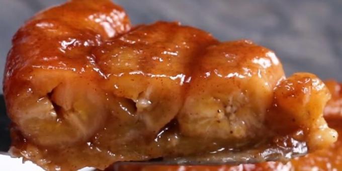 Cakes with bananas: puff upside down cake with caramelized bananas