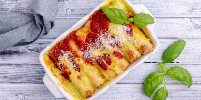 Stuffed cannelloni with chicken, spinach and cheese