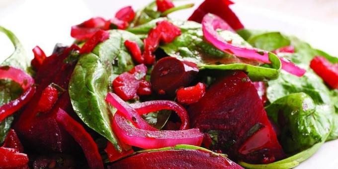 Warm salad of boiled beets, tomatoes and spinach