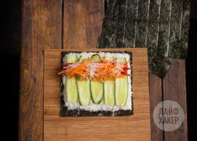Sushirrito with daikon, spinach and cucumber