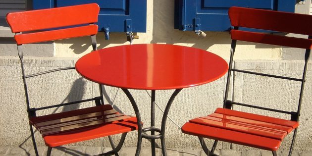 color accents in the interior garden furniture