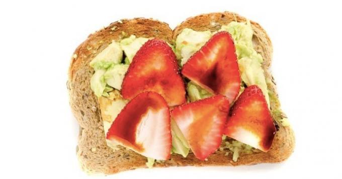 toast with avocado and strawberries