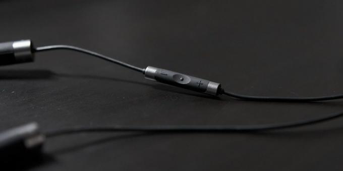 Wireless headphones: Remote