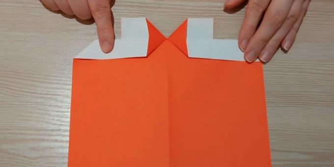 Straighten a paper