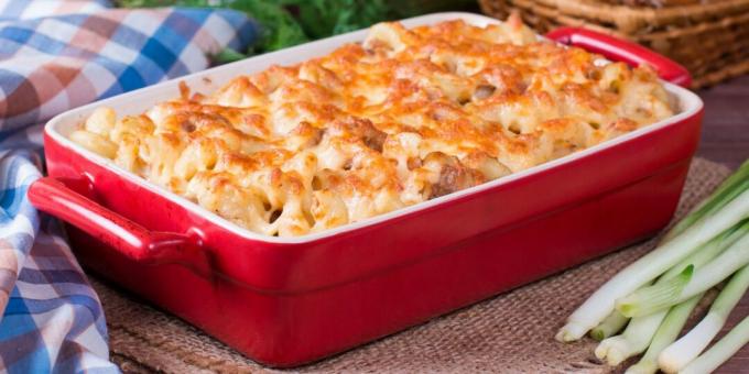 Macaroni casserole with ham and cheese