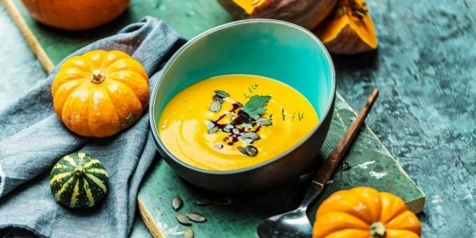 Pumpkin Cream Soup with Cheese and Apple