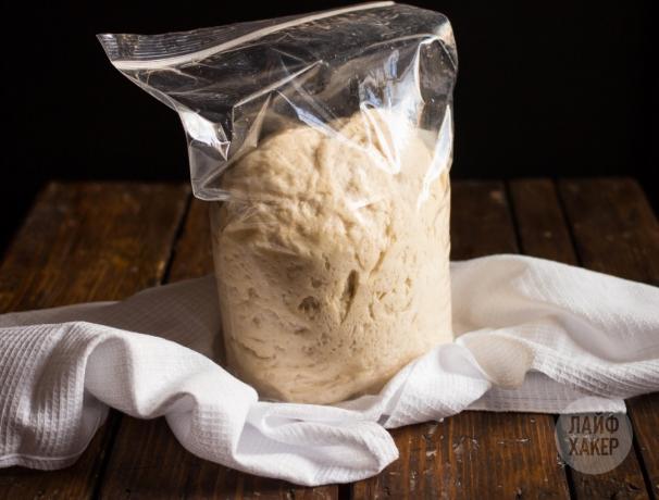 Grease a yeast dough with oil and place in a bag