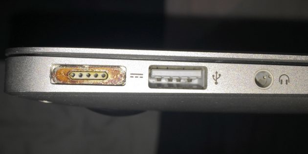 Inspect the connector when not charging the laptop with the Windows, MacOS or Linux, you
