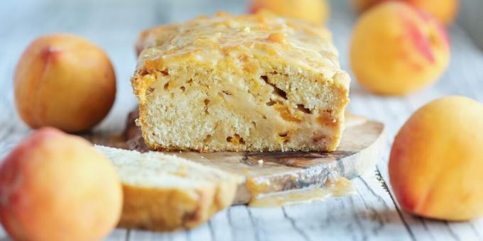 Fruit bread with peaches