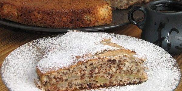 Cake with pears and chocolate