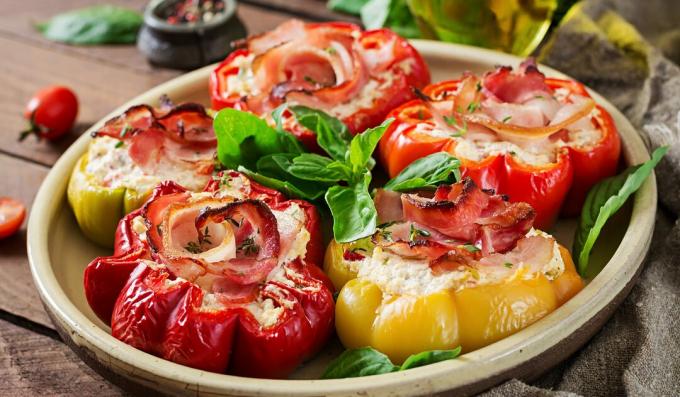 Peppers stuffed with cheese, cottage cheese and bacon