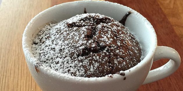 Chocolate muffin with orange juice