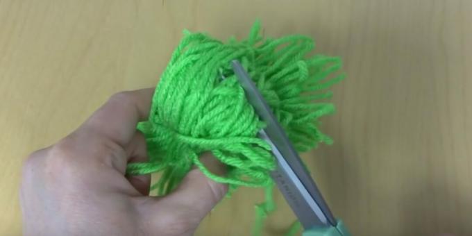 How to make a pompom: cut the threads on the other side