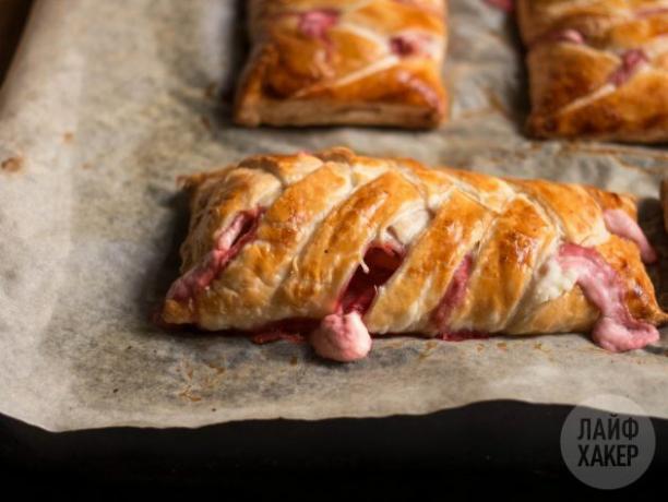 Bake strawberry puffs for 15 minutes in an oven preheated to 210 degrees