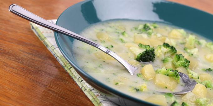 vegetable soups: soup with broccoli, potatoes and parmesan