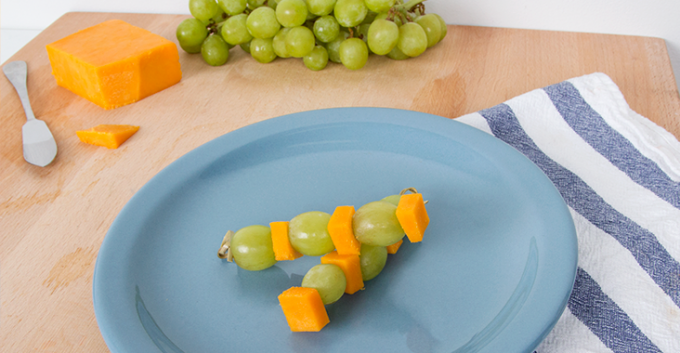 Meals high in protein: Grapes and cheese