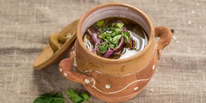 Soup with lamb in pots