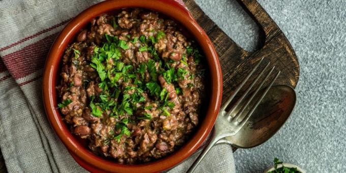 Red bean lobio with walnuts