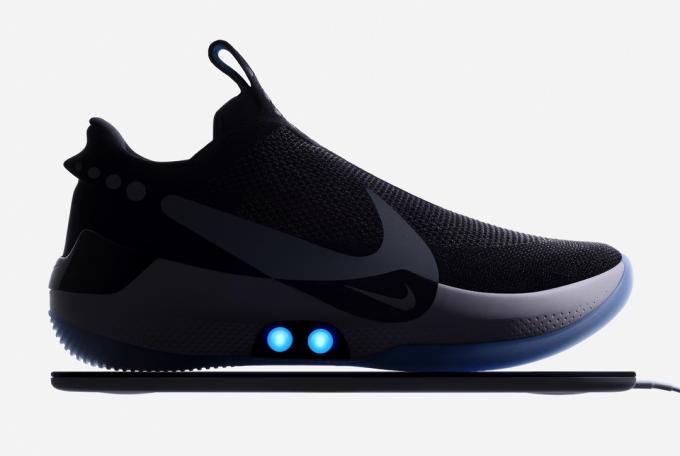 Nike Adapt BB: Running shoes on charge