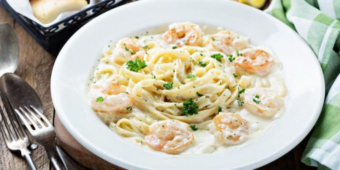 Shrimp pasta in creamy sauce