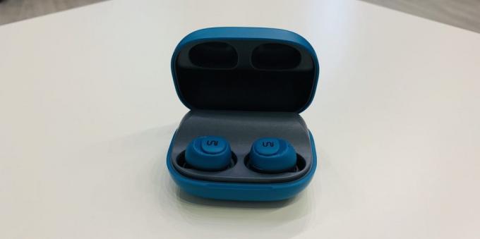 UNI TWS: Headphones with case