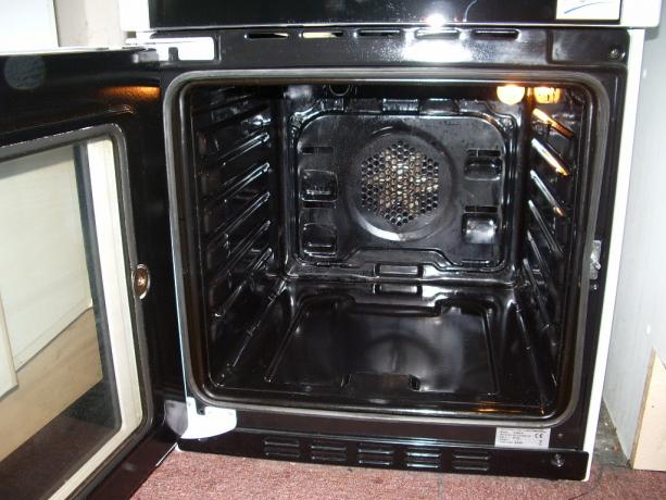 How to clean the oven