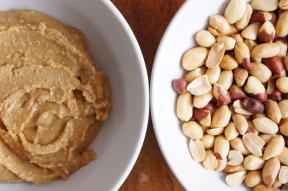 Desserts for runners: homemade pasta with peanuts and almonds