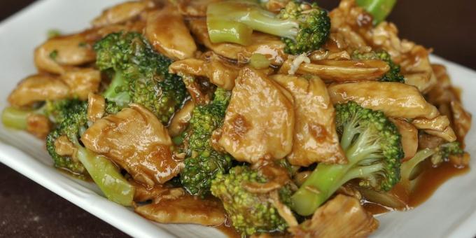 Snacks in haste: chicken with broccoli