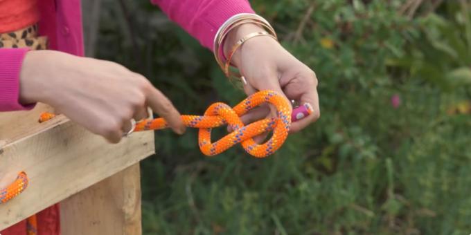 Swing your arms: put the rope snake in the hole with one edge of the pallet and tie knots at the ends