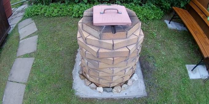 Octagonal brick tandoor