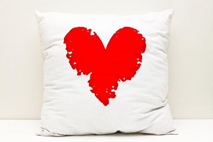 Gifts for Valentine's Day: a pillow for sweet dreams