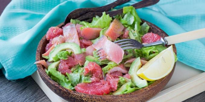 Red fish salad with grapefruit