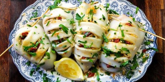 Stuffed squid with rice, pistachios and olives: a simple recipe