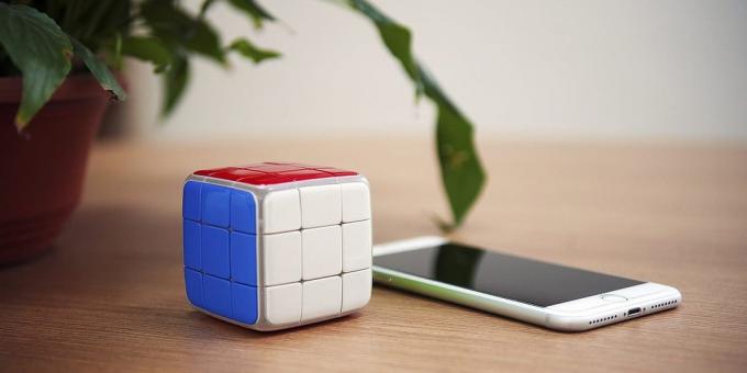 Collecting the Rubik's Cube. GoCube connects to the smartphone