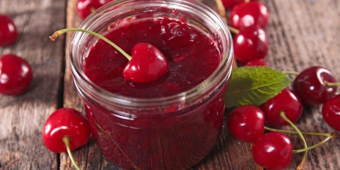 Jam of cherries and red currants