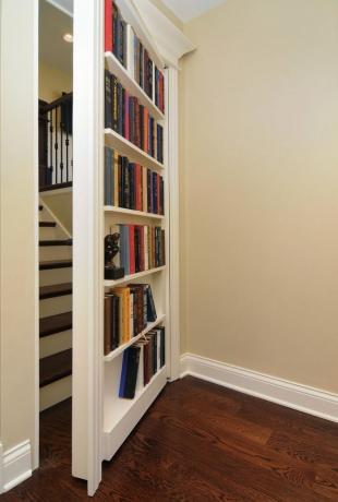 Door-shelf for books