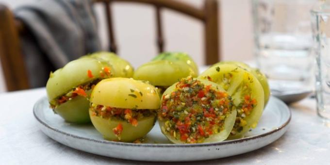 Stuffed green tomatoes for the winter