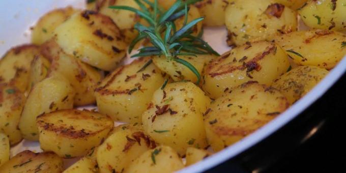 Fried potatoes - tasty and inexpensive