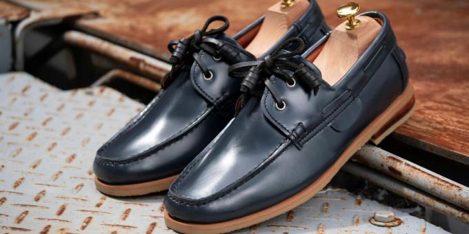 How to care for leather shoes: If your shoes or boots get wet, dry them immediately