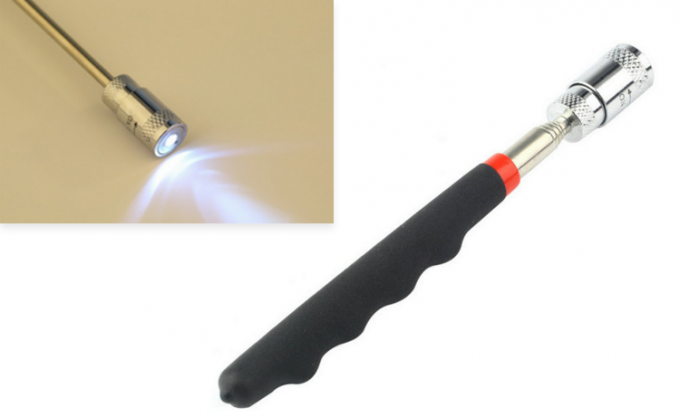 Telescopic magnet with a flashlight