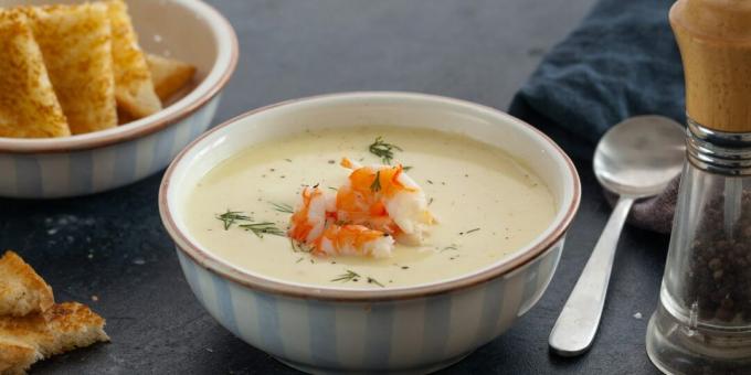 Cheese cream soup with shrimps