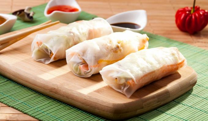 Spring rolls with salmon and funchose
